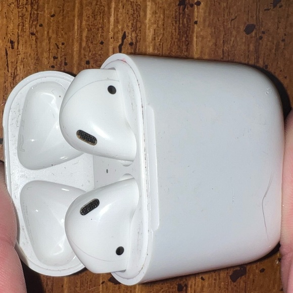 AirPods - Picture 3 of 4